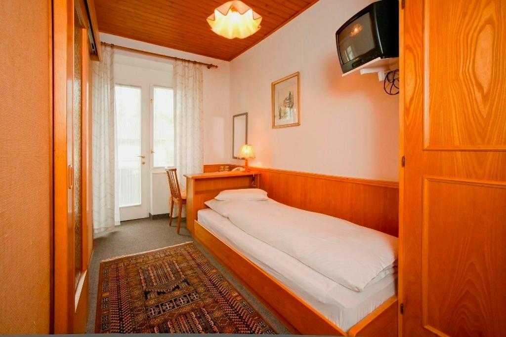 Hotel Velden Bacherlwirt Velden am Woerthersee Room photo